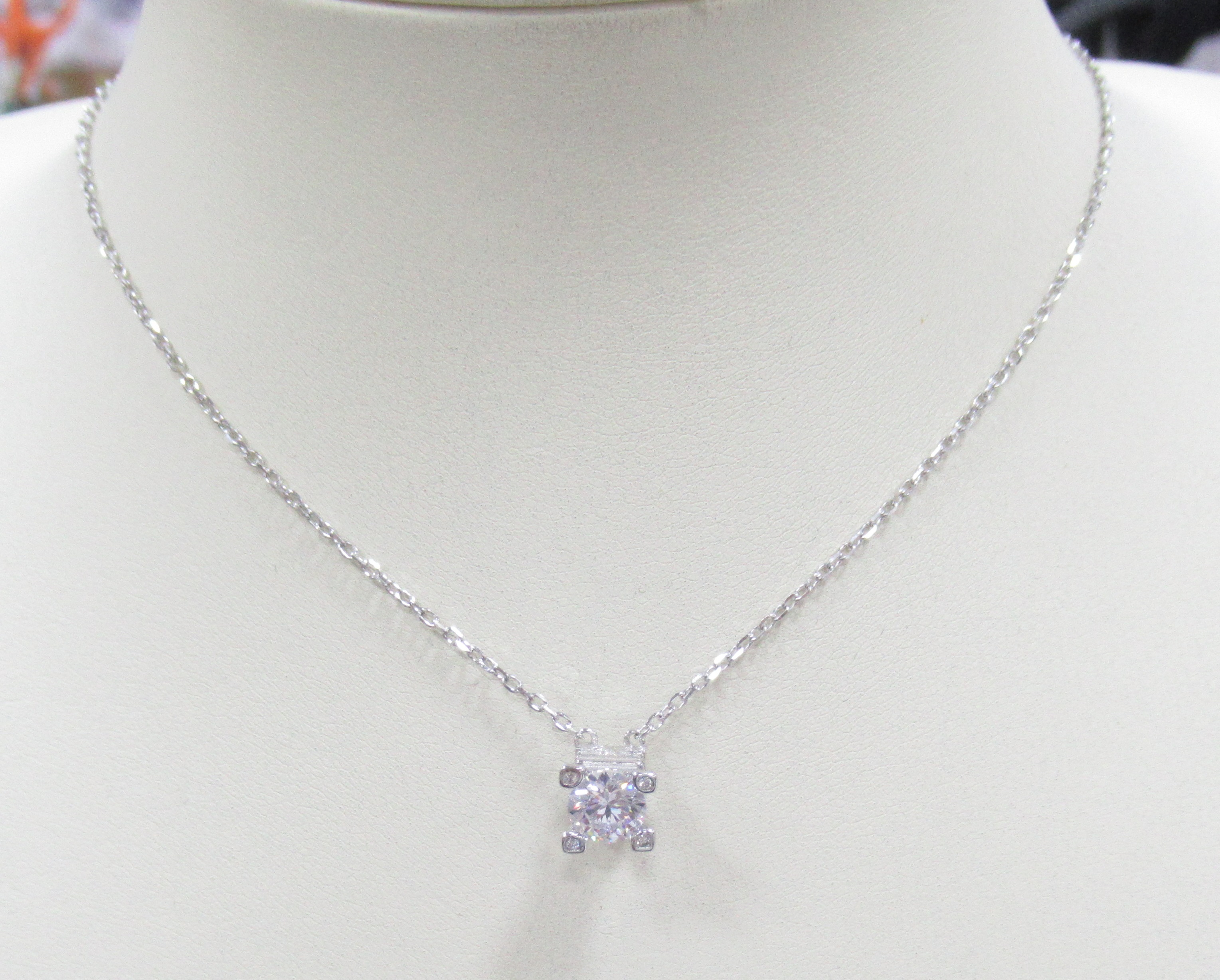 Серебряное колье с кубическим цирконием